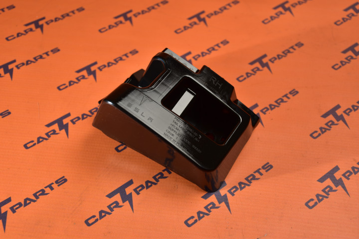 TAIL LAMP BRKT ASSY RH